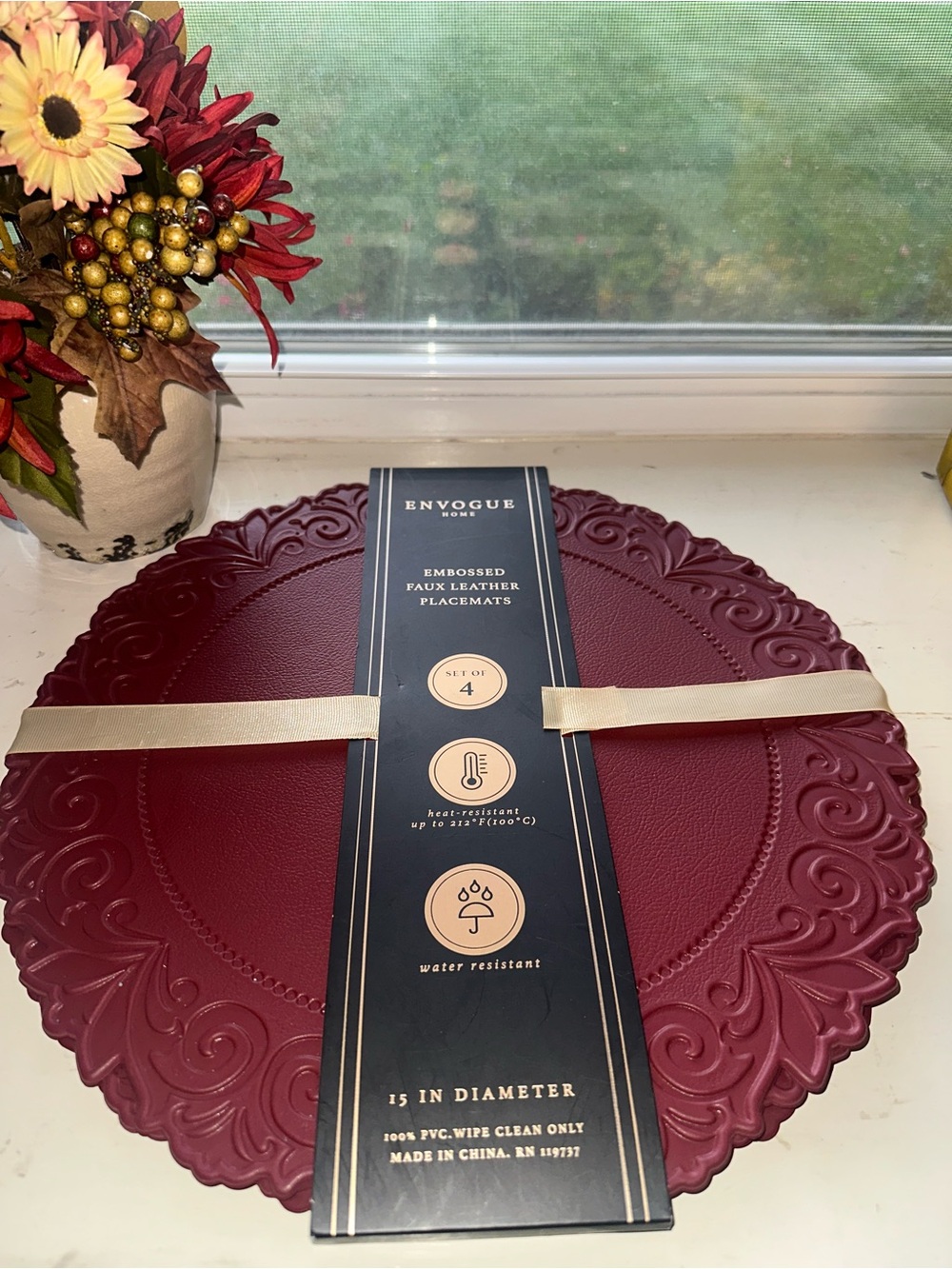Envogue Home 4 Embossed Faux Leather Placemats ~ New - Picture 2 of 5